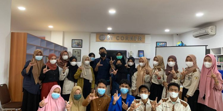 Relawan Perpustakaan UMSU Gelar Pelatihan Desain Flayer Instagram di BI Corner UMSU