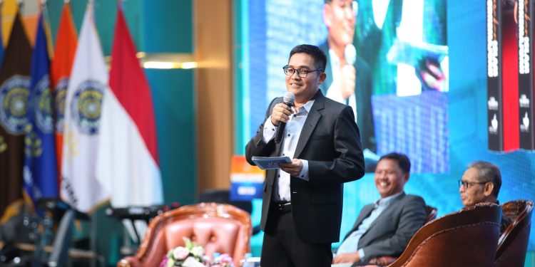 Kepala Perpustakaan UMSU Menjadi Moderator Bedah Buku “Gerakan Islam Berkemajuan” Karya Prof. Dr. Haedar Nashir, M.Si., Ketua Umum PP Muhammadiyah.