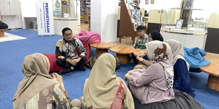 Gali Potensi Pustakawan Muda, Kepala Perpustakaan UMSU Racik Strategi Layanan Melalui Bincang Pagi yang Inspiratif
